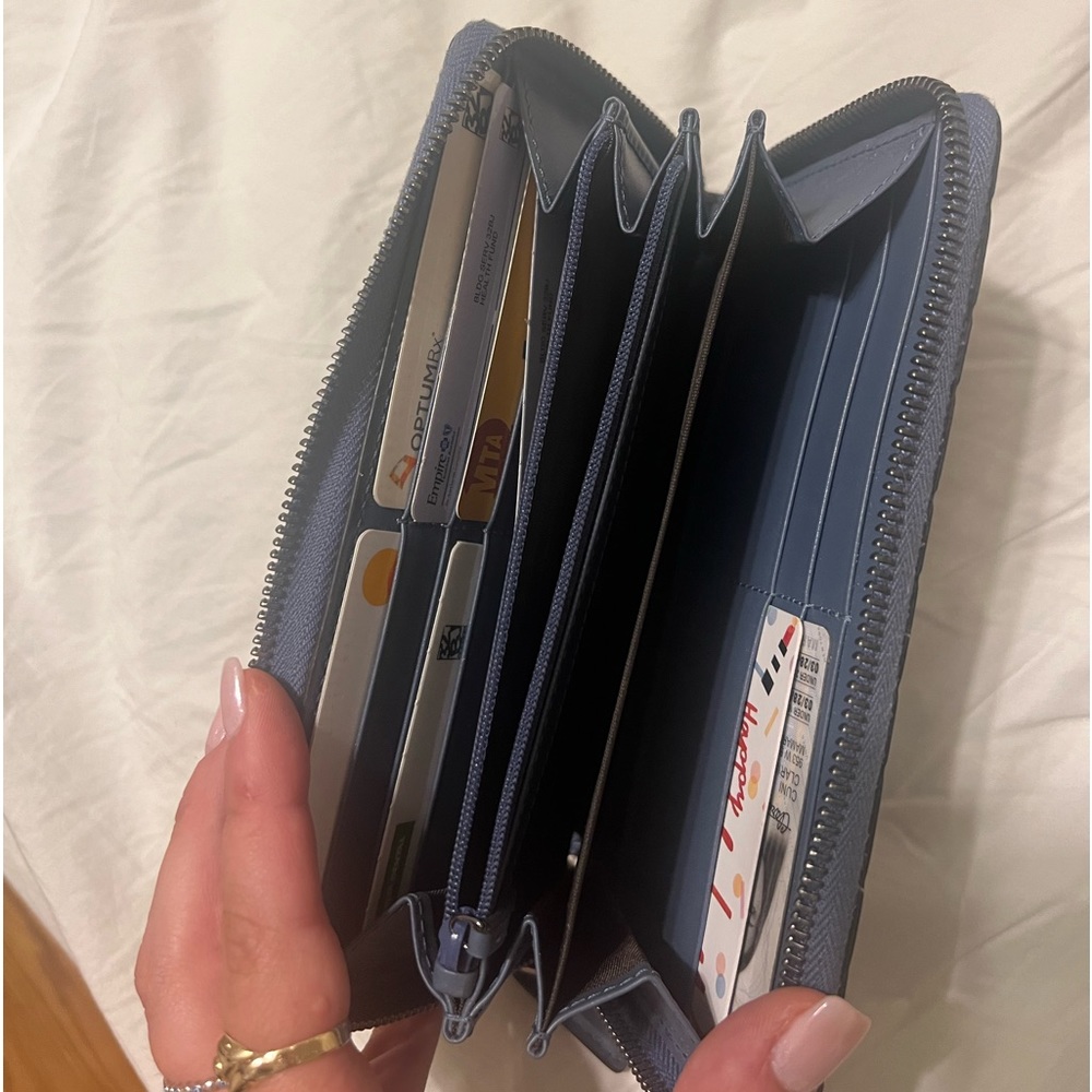Authentic Gucci Wallet - Picture 5 of 5